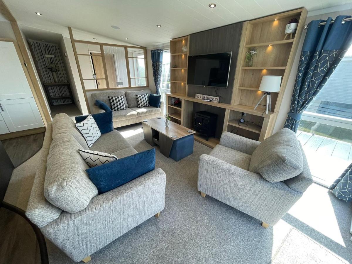 Indulgence Lakeside Lodge I3 With Hot Tub, Private Fishing Peg Situated At Tattershall Lakes Country Park Exterior foto