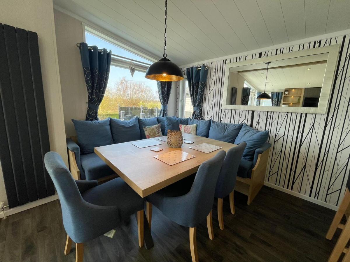 Indulgence Lakeside Lodge I3 With Hot Tub, Private Fishing Peg Situated At Tattershall Lakes Country Park Exterior foto