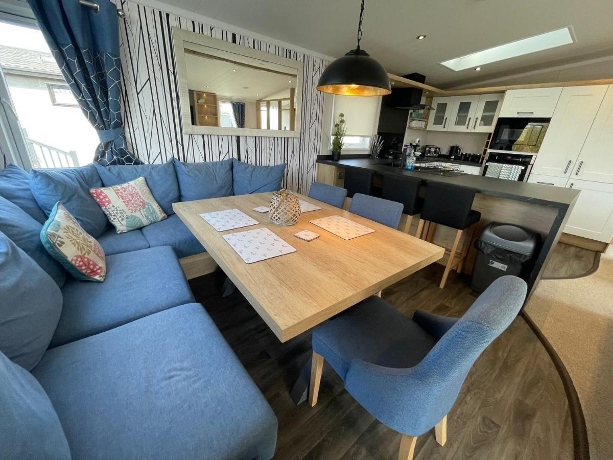 Indulgence Lakeside Lodge I3 With Hot Tub, Private Fishing Peg Situated At Tattershall Lakes Country Park Exterior foto